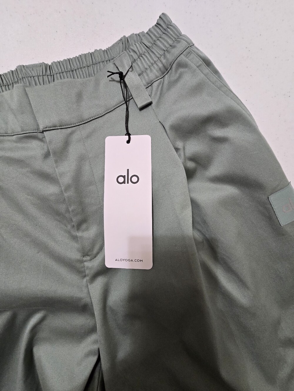 Alo Yoga High-Waist Night Out Cargo Trouser Botanical Green Women's Small NWT - Picture 10 of 15
